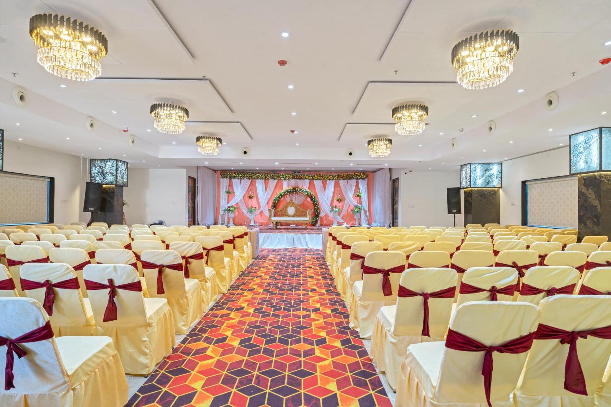 Hotel Sky Land Khammam Exterior photo