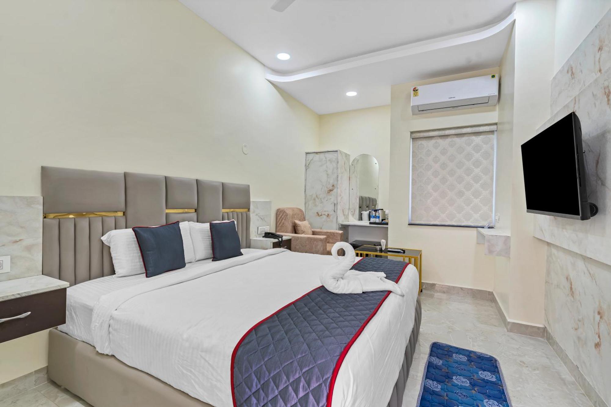 Hotel Sky Land Khammam Exterior photo