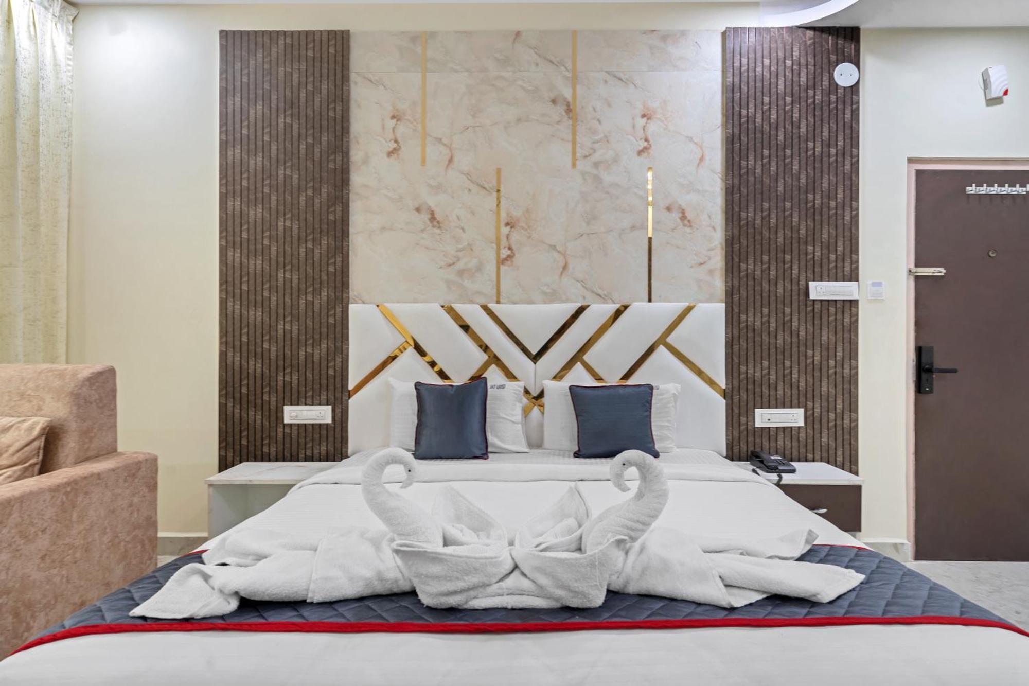 Hotel Sky Land Khammam Exterior photo